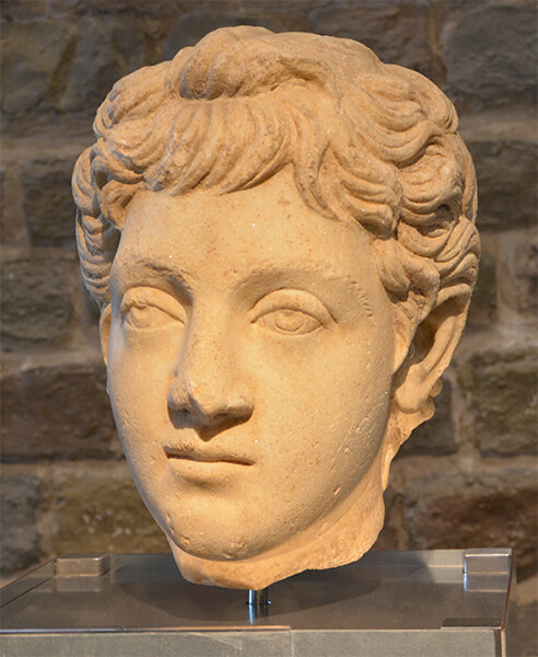 若いコンモドゥスの彫像