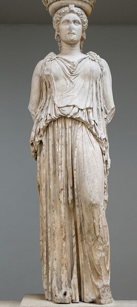 ペプロスを着る女性の彫像（柱）